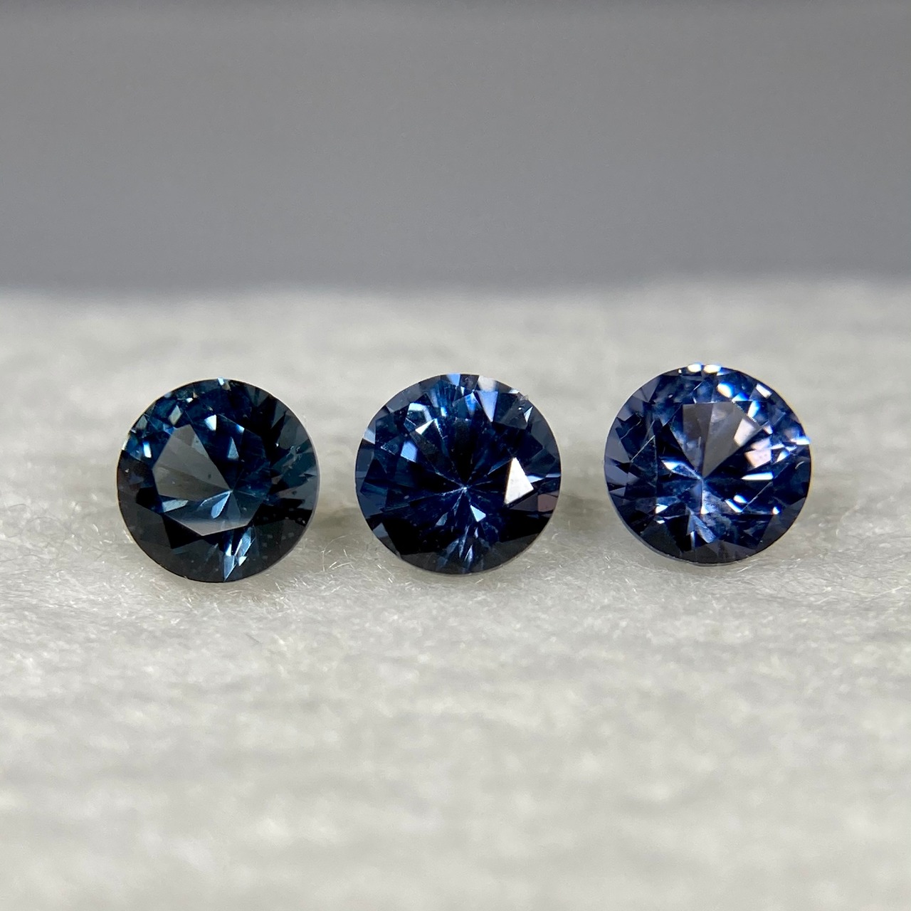 [抽選販売] 3点セットスピネル　ラウンドカット　約3.3mm　No.33-3