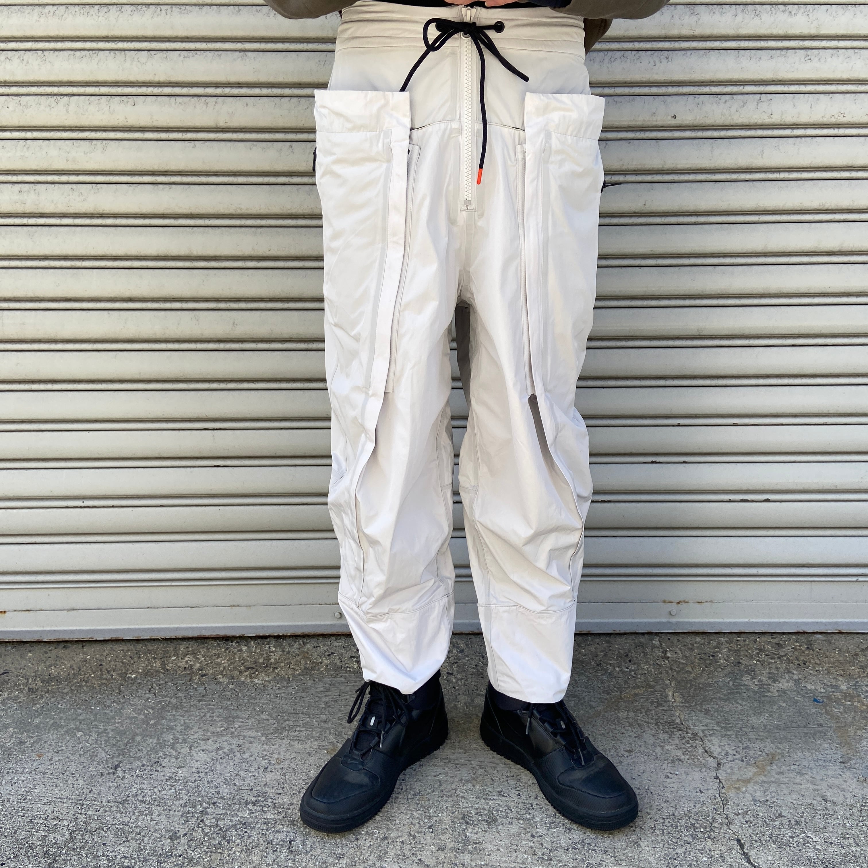 タグ付き未使用品 NIKE ACG テックカーゴパンツ nikelab 白 S タグ付き未使用品 NIKE ACG テックカーゴパンツ nikelab 白 S
