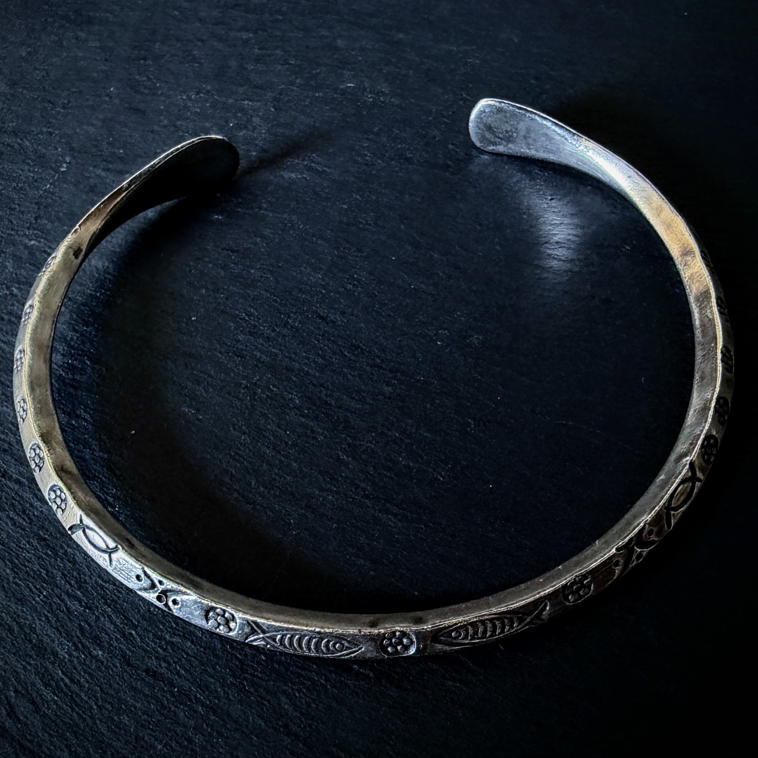 Ridge Bangle | カレンシルバー バングル | Orbit8