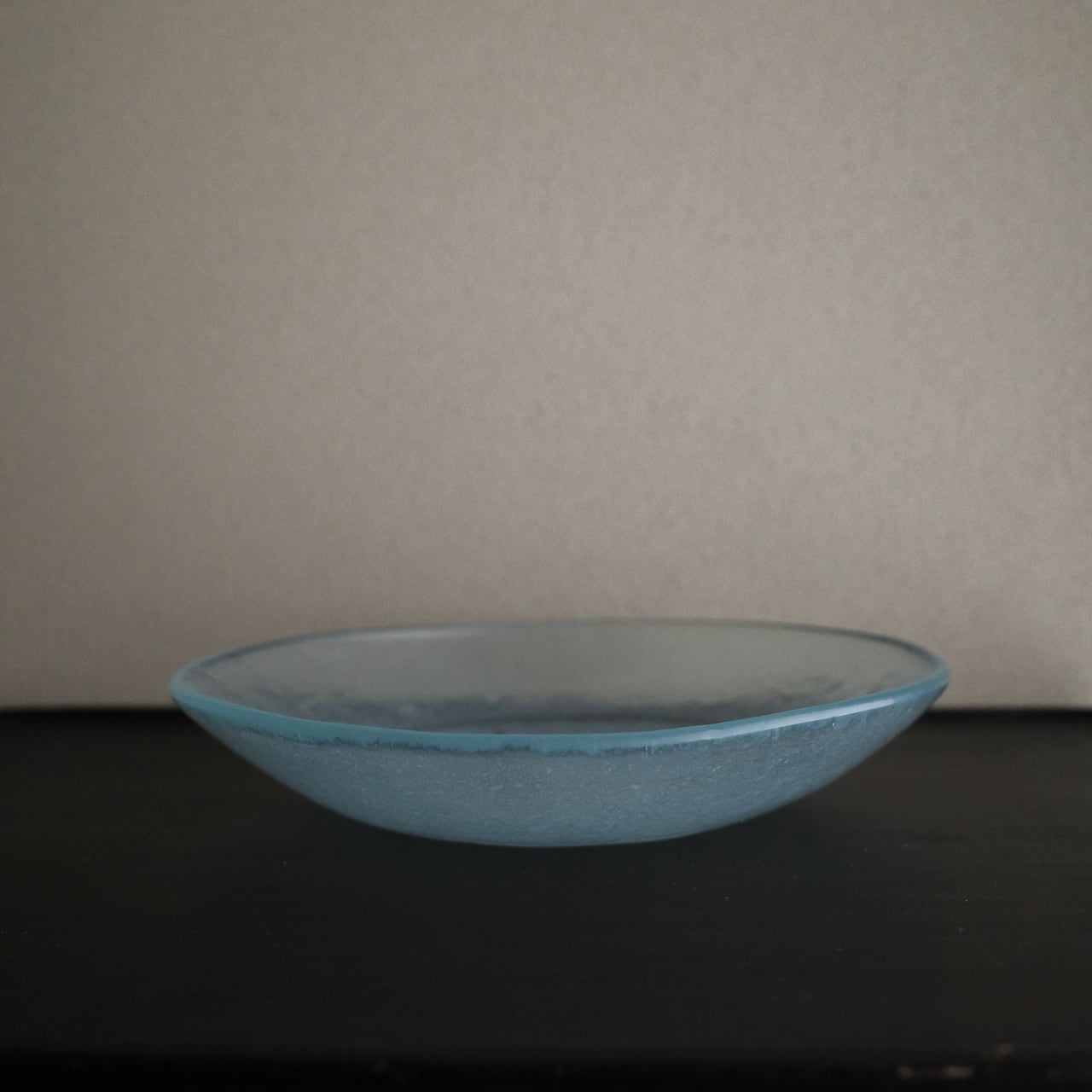 岡田親彦作 鶴模様ガラス皿 | 花と休息「wakamatsu」