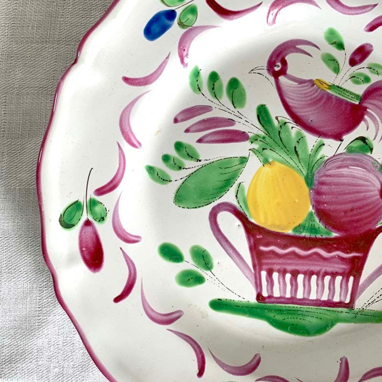 絵皿　飾り皿　手描きフルーツと鶏　壁掛け金具付き 12TWcg24