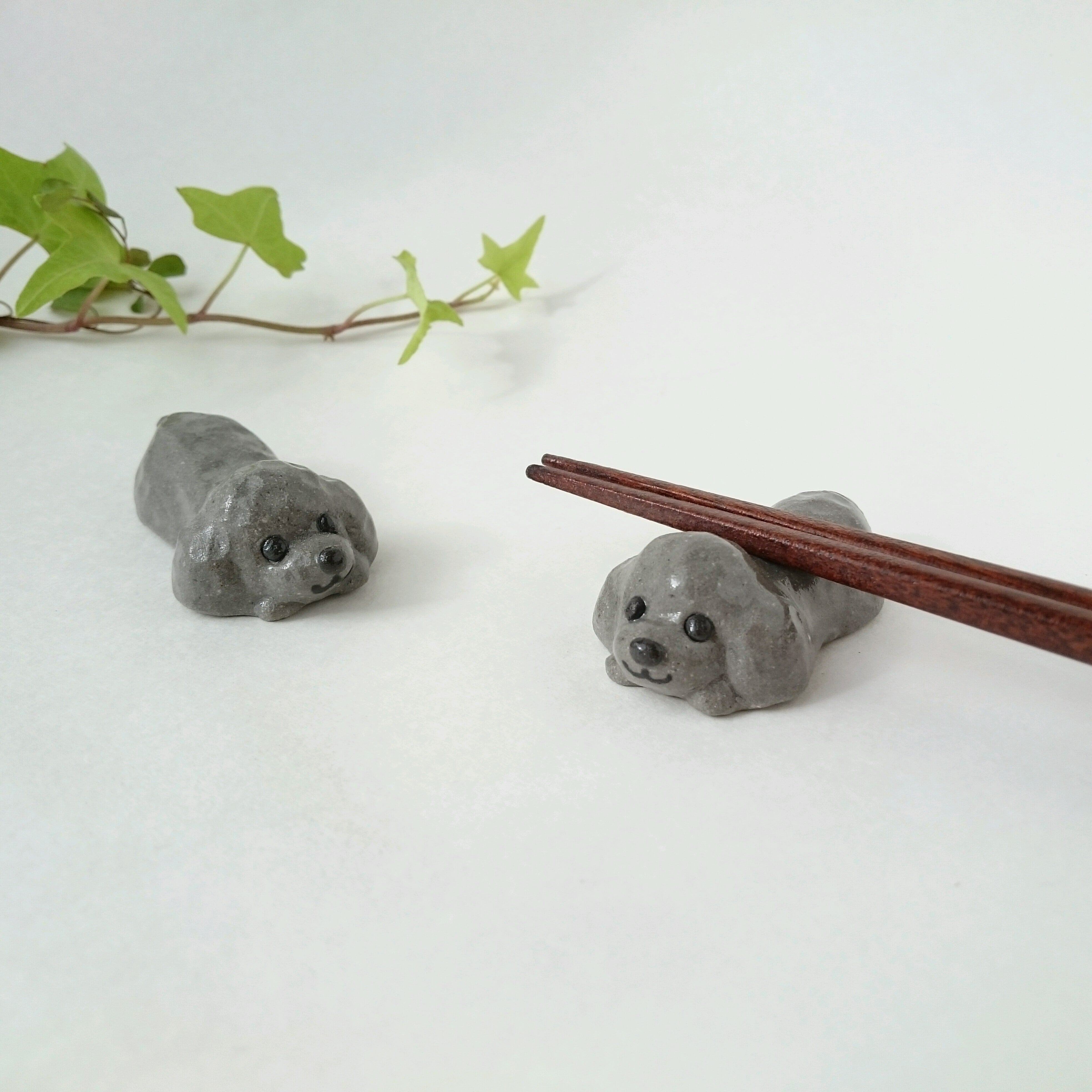 トイプードルの箸置き（シルバー） | 陶器のことり