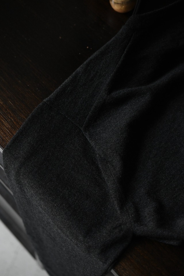 BATONER / ALASHAN CASHMERE T-KNIT (MERANGE BLACK)