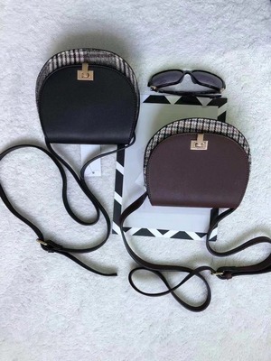 チェック柄セミサークルショルダーバッグ