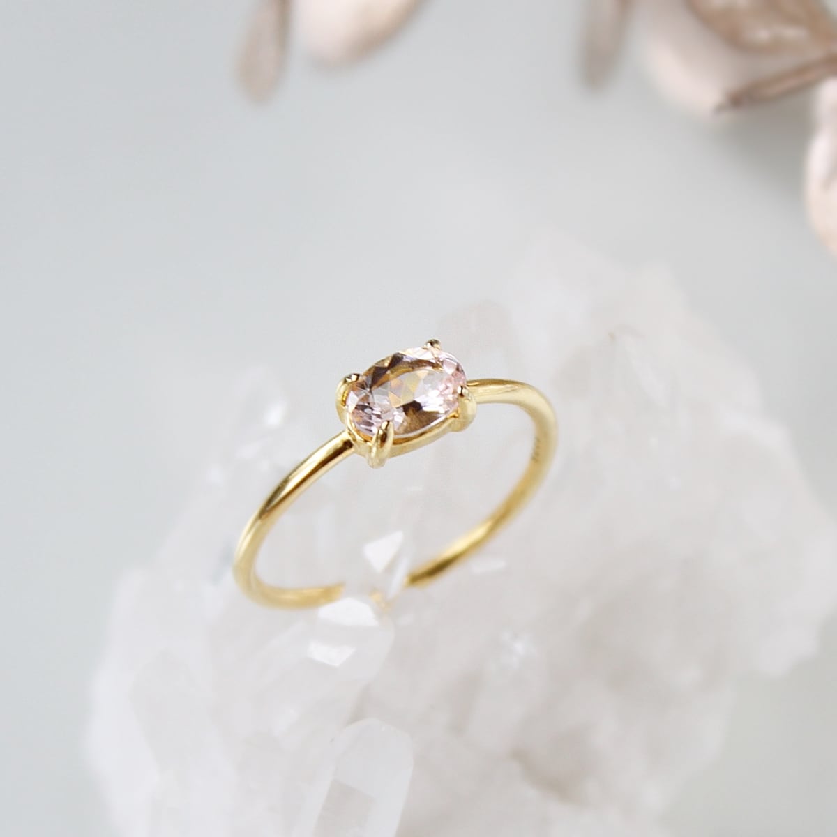 14kgf/マザーオブパール×クリスタルとマルチスピネルのひらひらスカートピアス 極細マザーオブパール ホワイト ラウンド 約2-3mm 14kgf