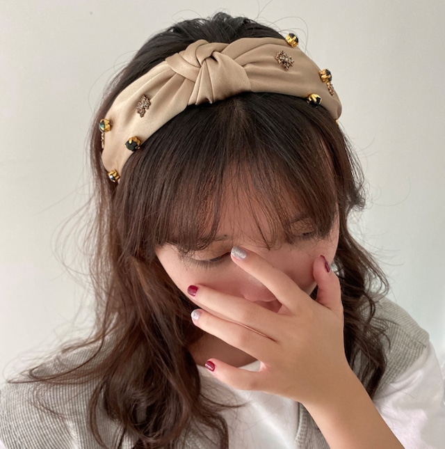 【遊び心満載のデザイン☆ビジューたっぷり カチューシャ】ヘアアクセサリー レディース アクセサリー 髪飾り カチューシャ ヘアバンド ビジュー 大人可愛い パーティヘア きれいめ カジュアル 結婚式 飲み会 女子会 高見え 送料無料