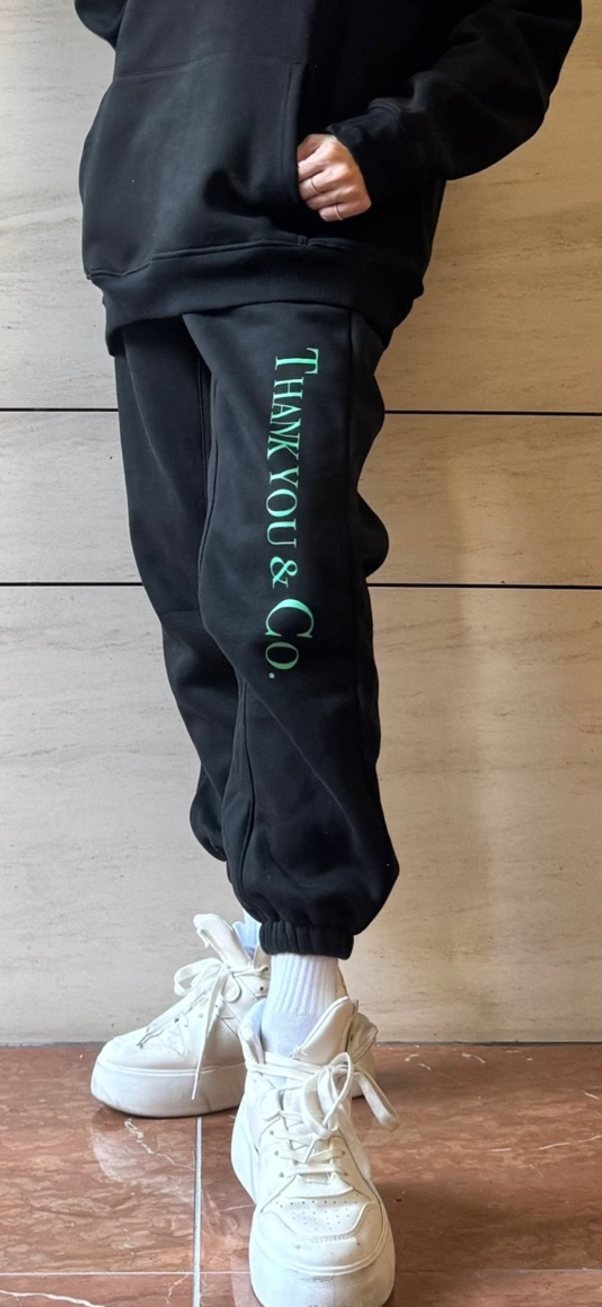 Thank you & co スウェットパンツ ブラック×ティファニーブルー ユニ