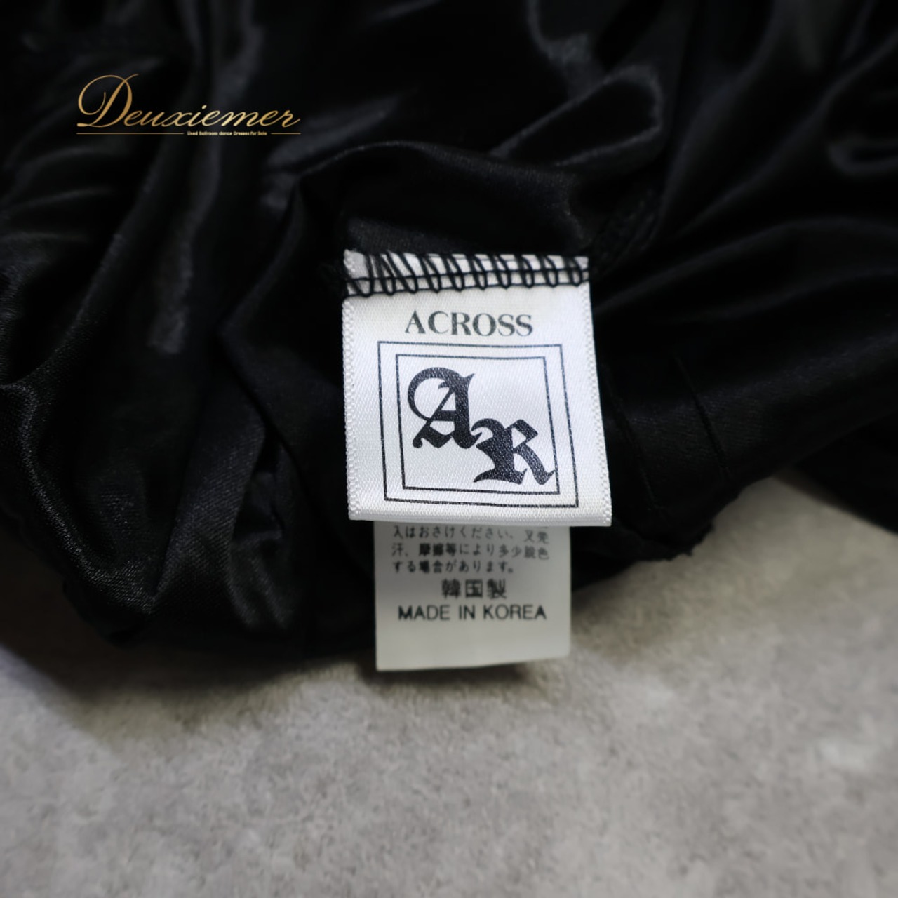 社交ダンス 衣装 ACROSS アクロス スカート レッスンウェア ブラック系 フリル 黒 赤 ラインストーン キラキラ 練習 レッスン 伸縮 ストレッチ おしゃれ 華やか かわいい ダンス衣装 イベント ステージ パーティー レッド系 シルバー系