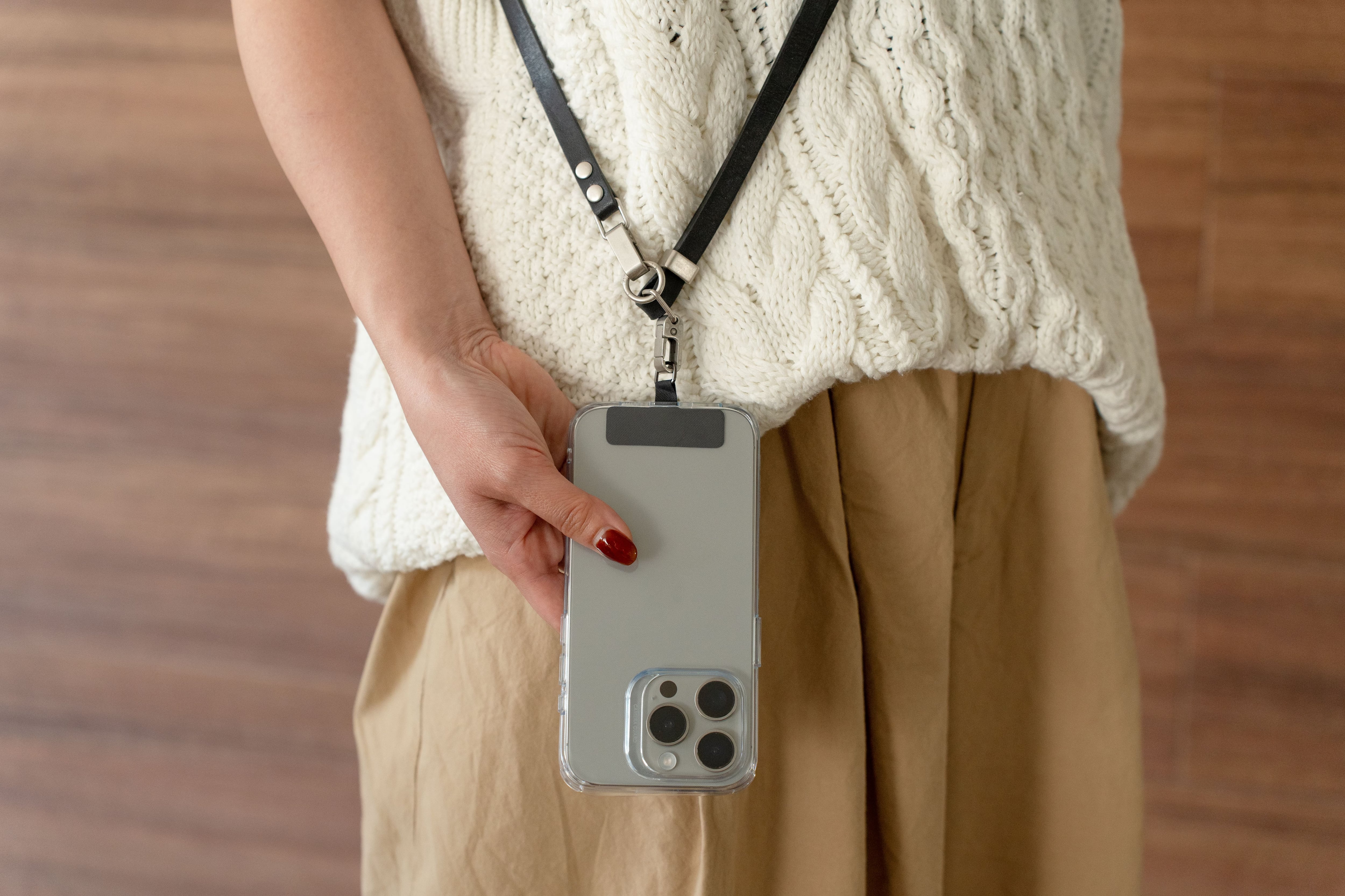 スマホにもカメラにも使える2WAY ストラップ「Leather Long Strap
