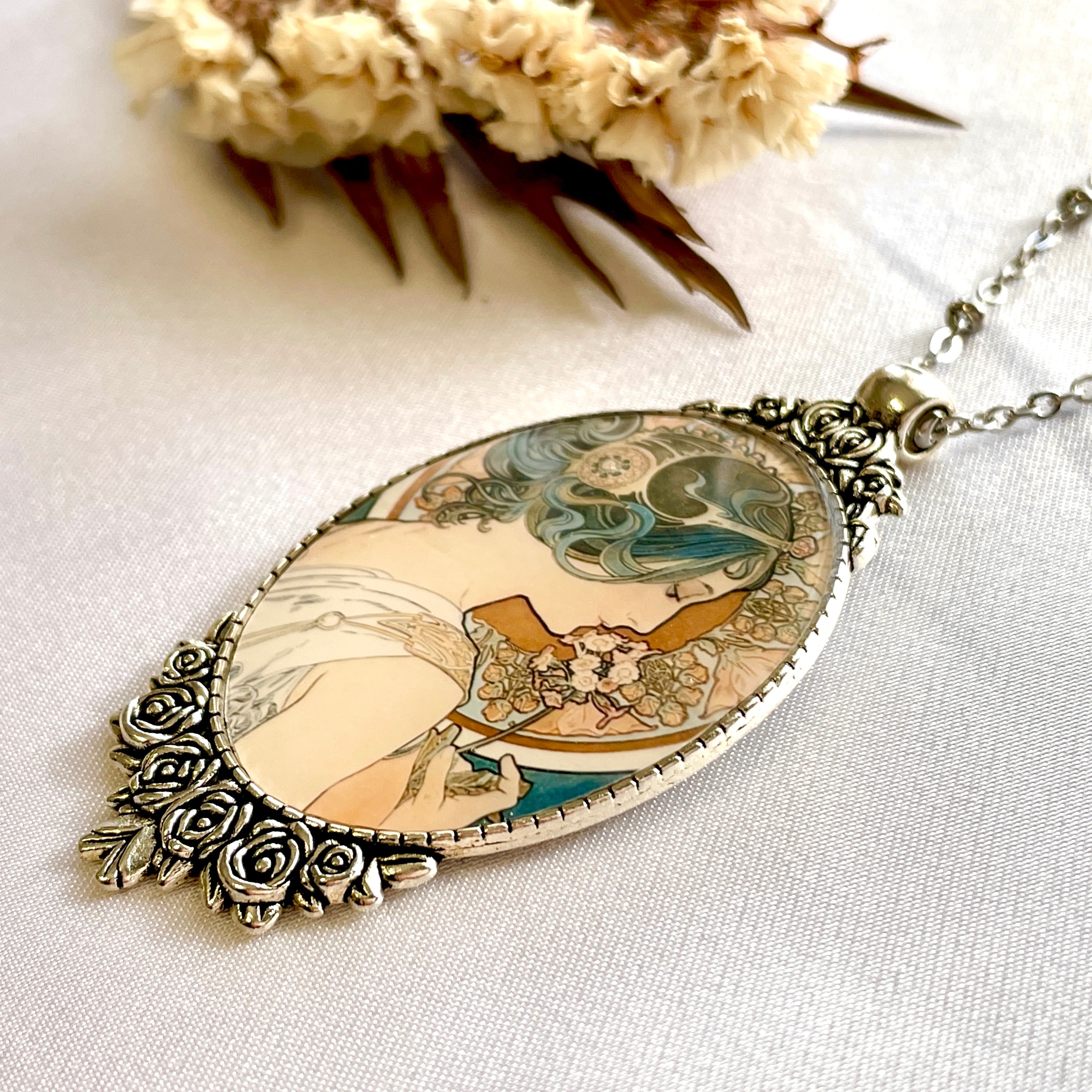 受注生産】ミュシャ《桜草》/アンティーク調ローズネックレスL