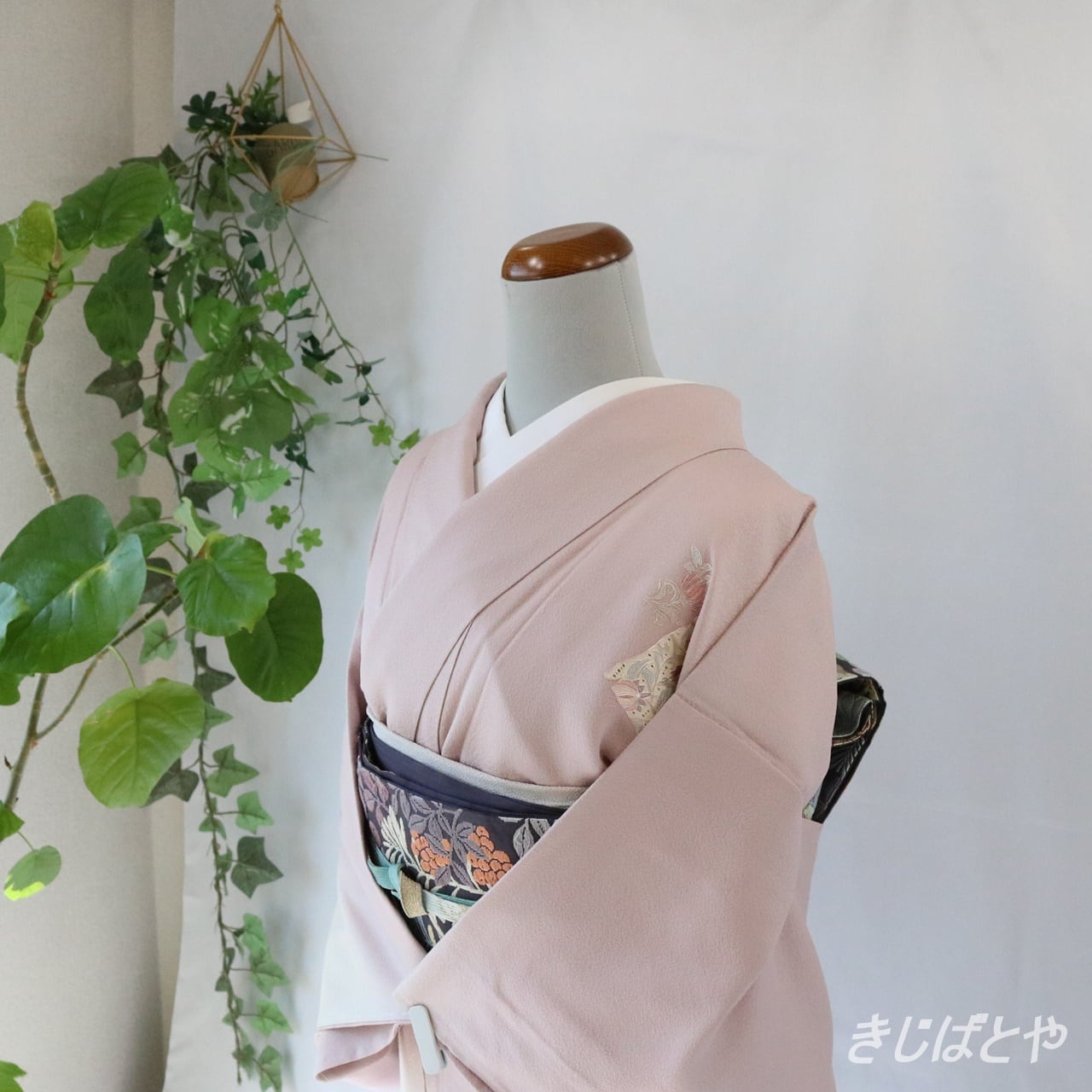 グレー刺繍付け下げ