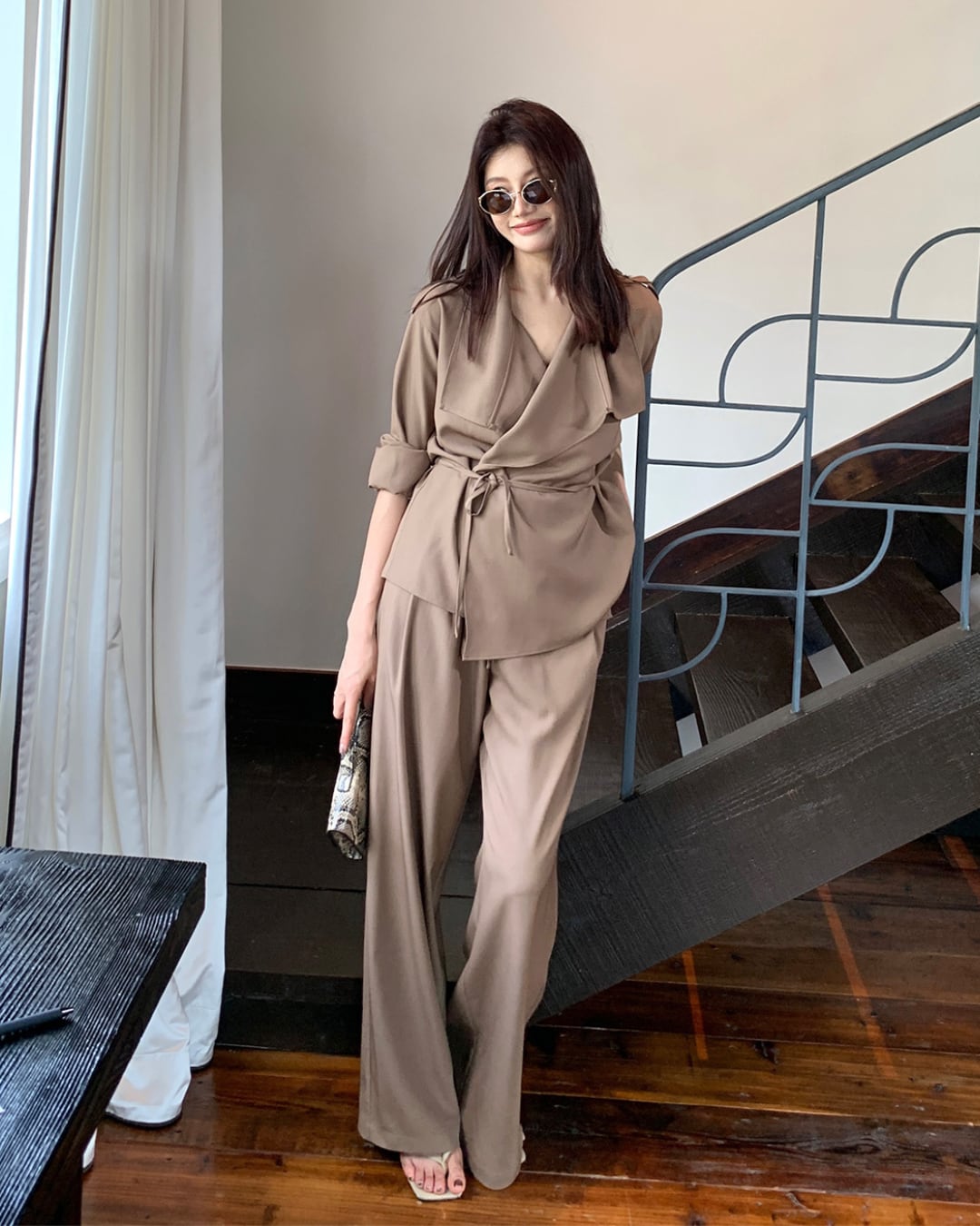 ドレープネックトップス×ワイドパンツセットアップ A25094