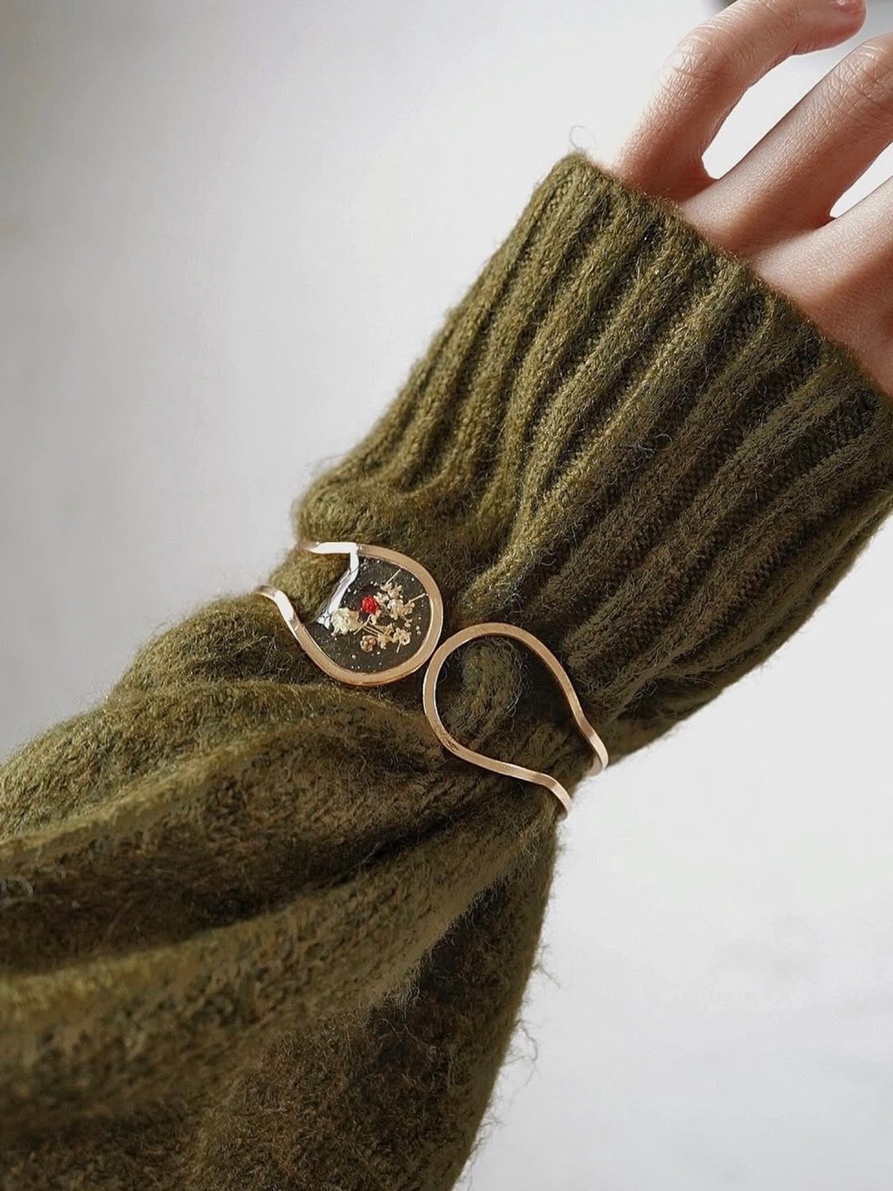 FRAME BANGLE