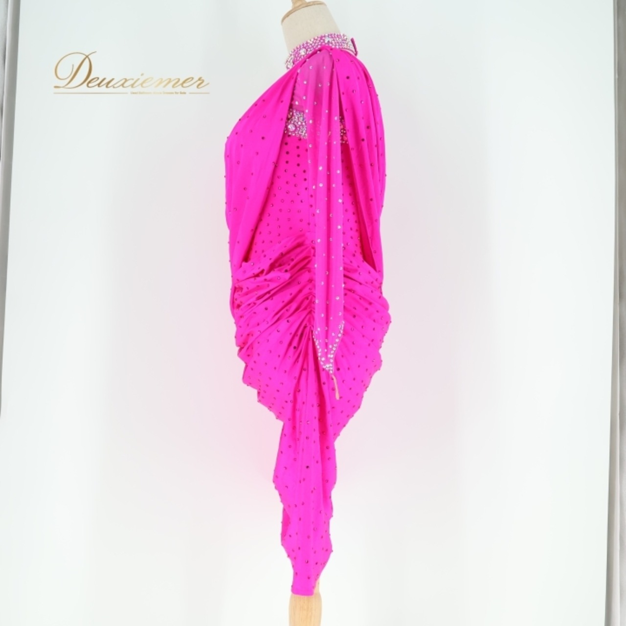 社交ダンス 衣装 ラテン ワンピース ドレス ピンク系 VeRTigo 濃いピンク デモ 競技 ダンス パーティ 豪華 伸縮 ストレッチ ビジュー 豪華 華やか ダンス衣装 フォーマル 競技用 ステージ衣装 エレガント オシャレ パフォーマンス用