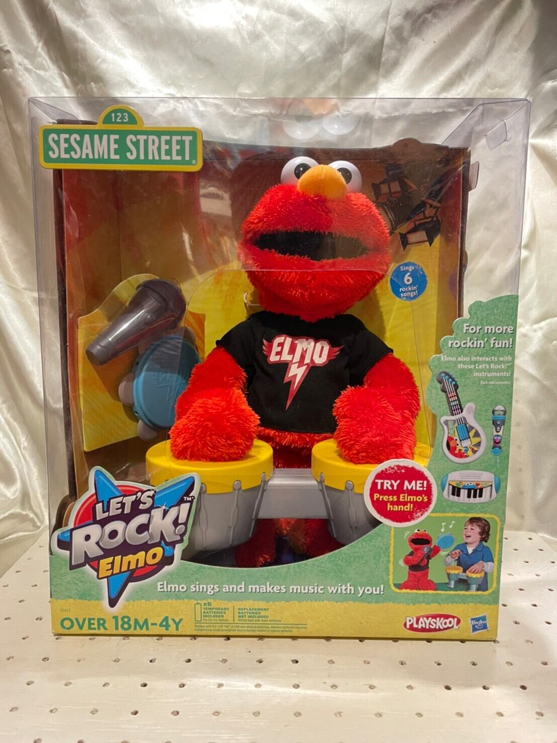 10s レッツロック エルモ!! シンギングドール / Sesame Street Let's Rock Elmo sings six rockin’  songs | THE PUPPEZ☆e-shop　/ ザ　パペッツ松本-WEBショップ powered by BASE
