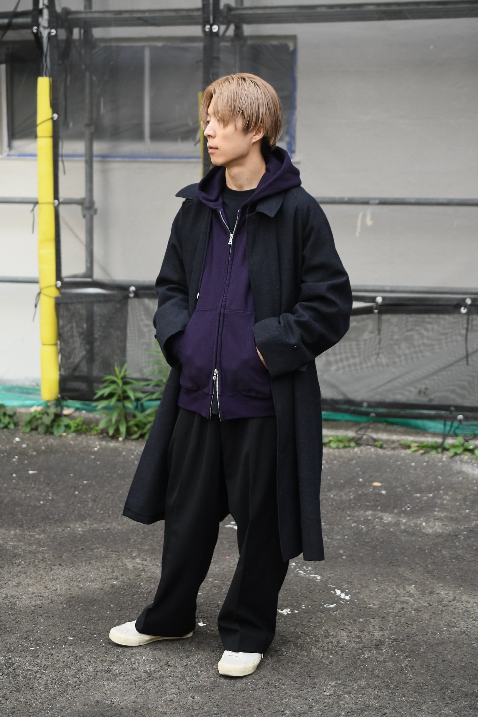 blurhms / Wool Gabardine Trousers (BlackNavy) | nariwai