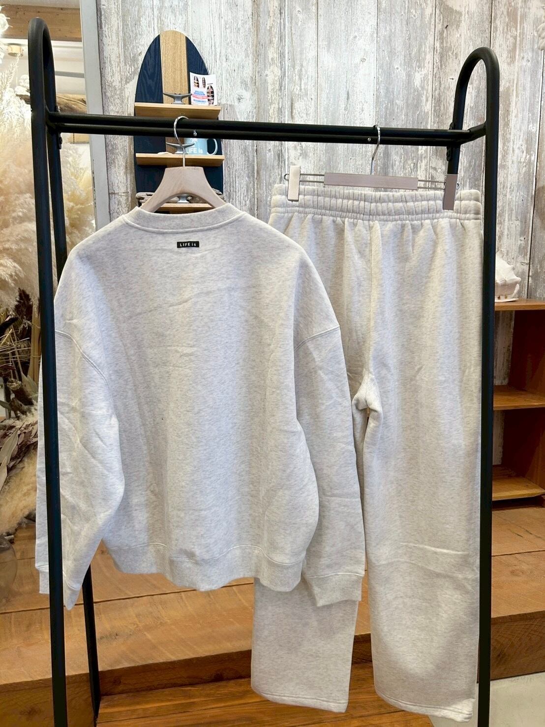 8th anniversary LIFE with aloha トレーナー (単品)￥12,000(￥13,200)