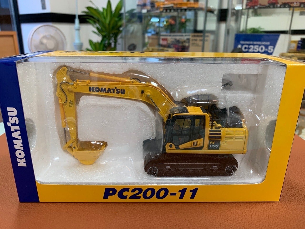 REPLICARS　1/50　KOMATSU PC200-11 | 北原模型株式会社 powered by BASE