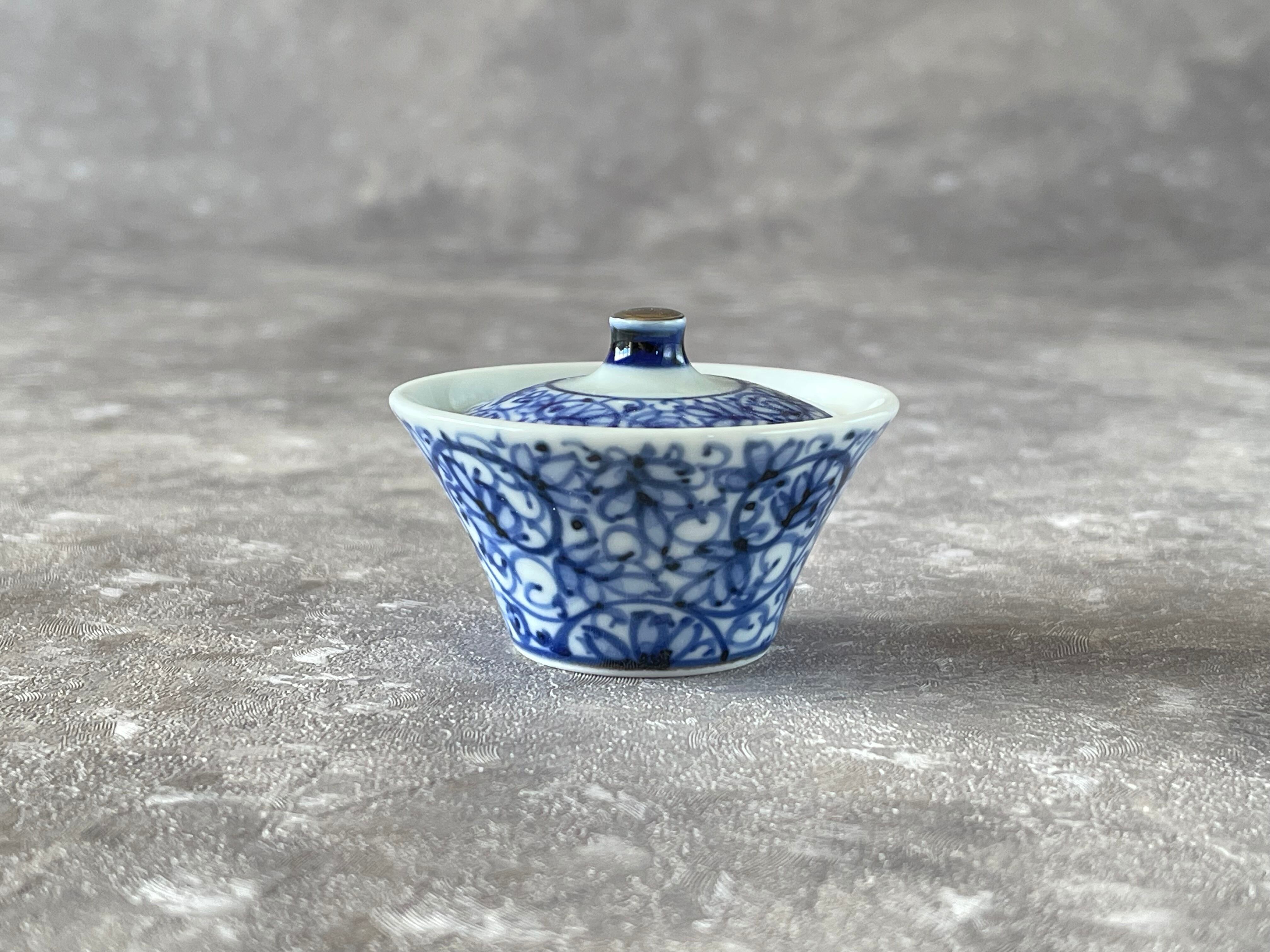 有田焼 手描き 朱巻染付福珍味入れ / 角型 | FUCHIGAMI TOJIKI