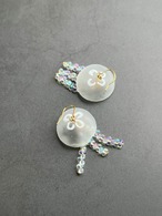 レジンで作ったクラゲのピアス イヤリング　ミズクラゲ　くらげ　ミニチュア