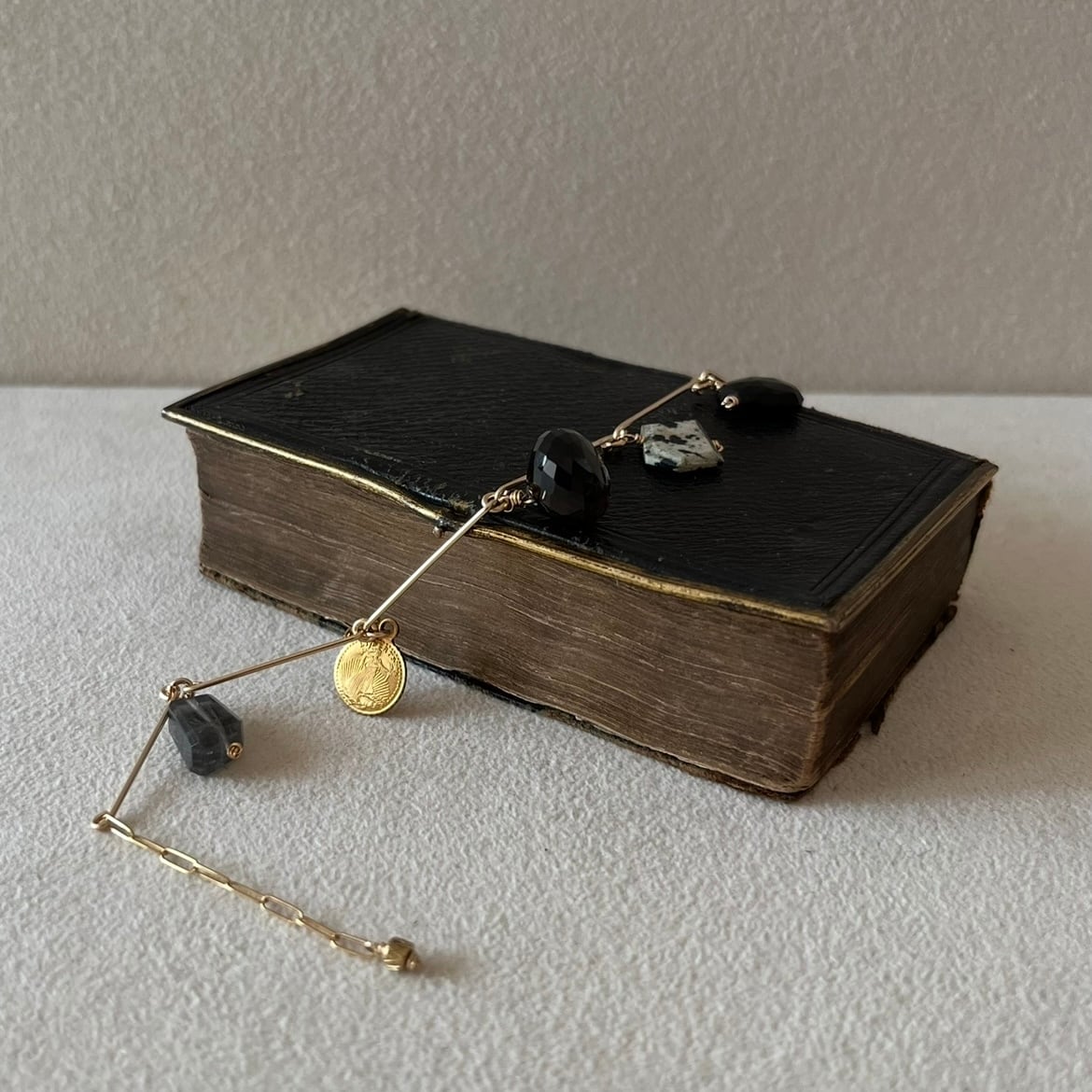 スモーキークォーツのバーチャームブレスレット