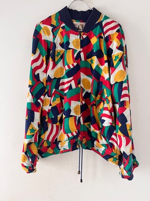 コーディネート際立つジャケット