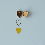 アンティーク 9ctゴールド back and front アカンサス ハート ロケット