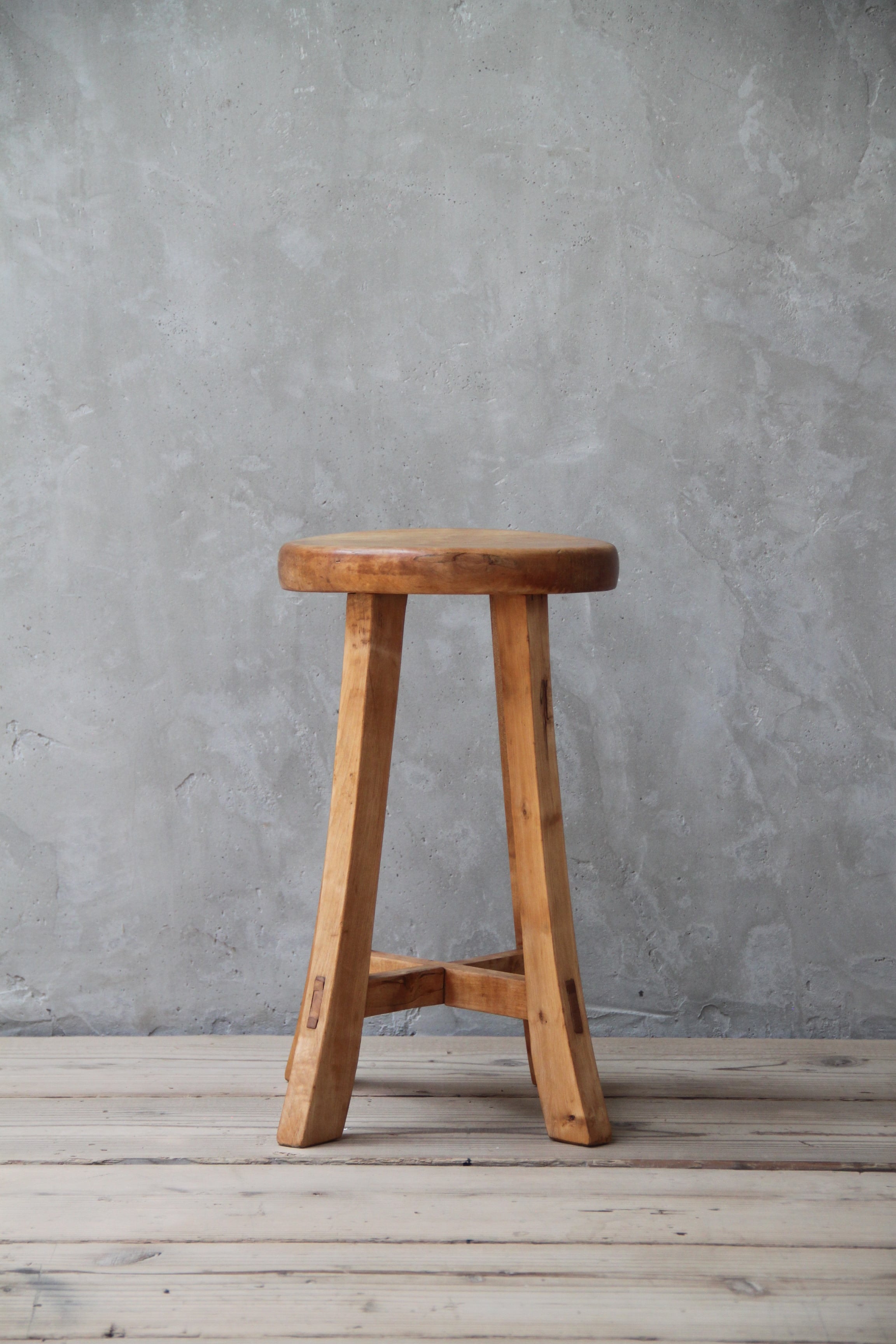 【送料無料】 綺麗な形のスツール 古家具/アンティーク/スツール/無垢/丸イス/椅子