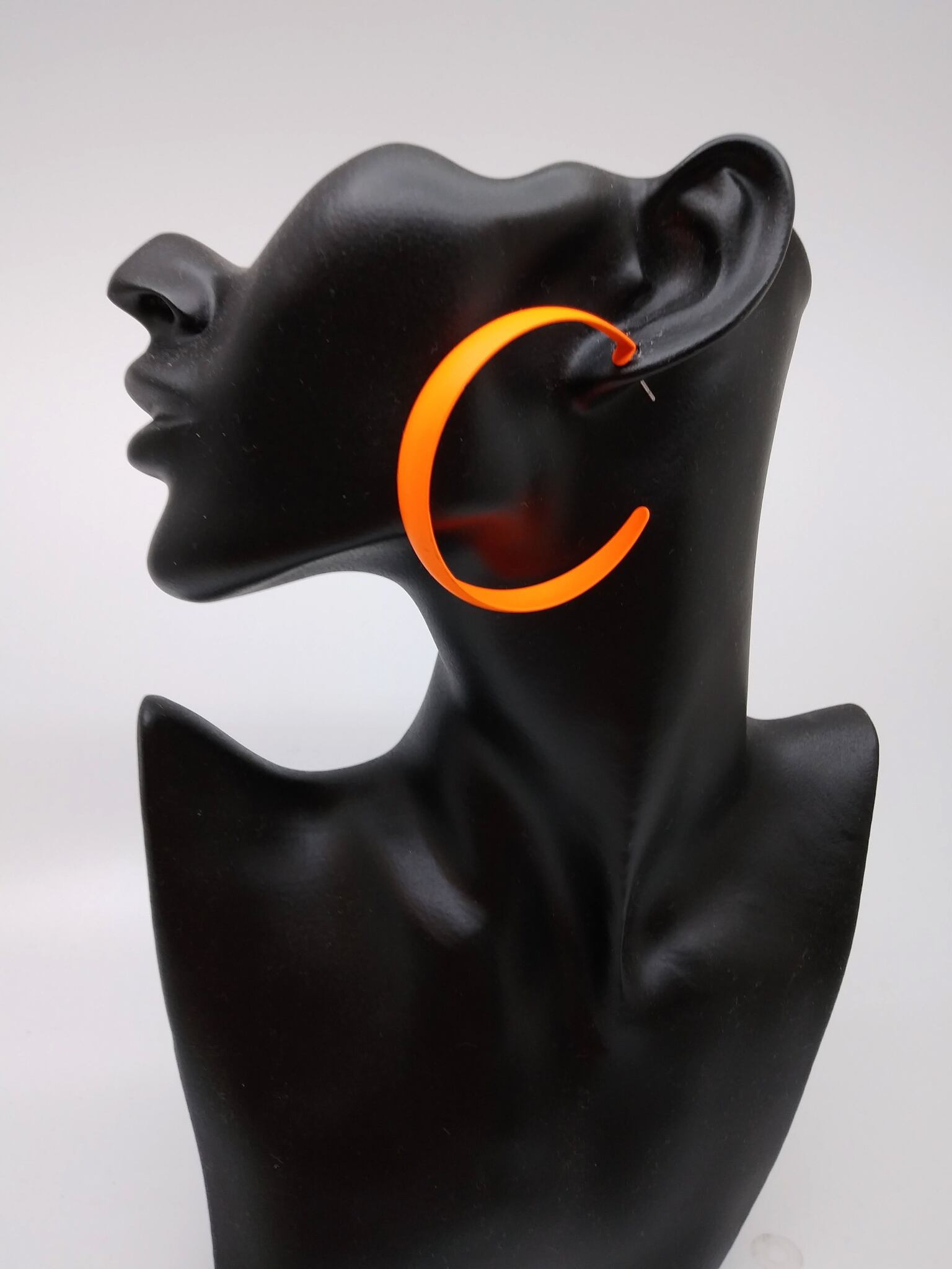 幅広フープピアス ネオンオレンジ ネオンカラー 蛍光 イベント ダンス 発表会 派手 カラフル 個性派 アクセサリー 明るい ハッピー 原宿系