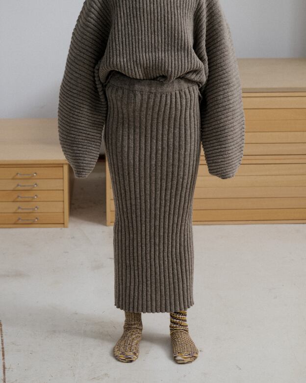 BASErange / kai skirt alassio ニット　スカート BASERANGE】KAI SKIRT/ALASSIO | TOLMA.