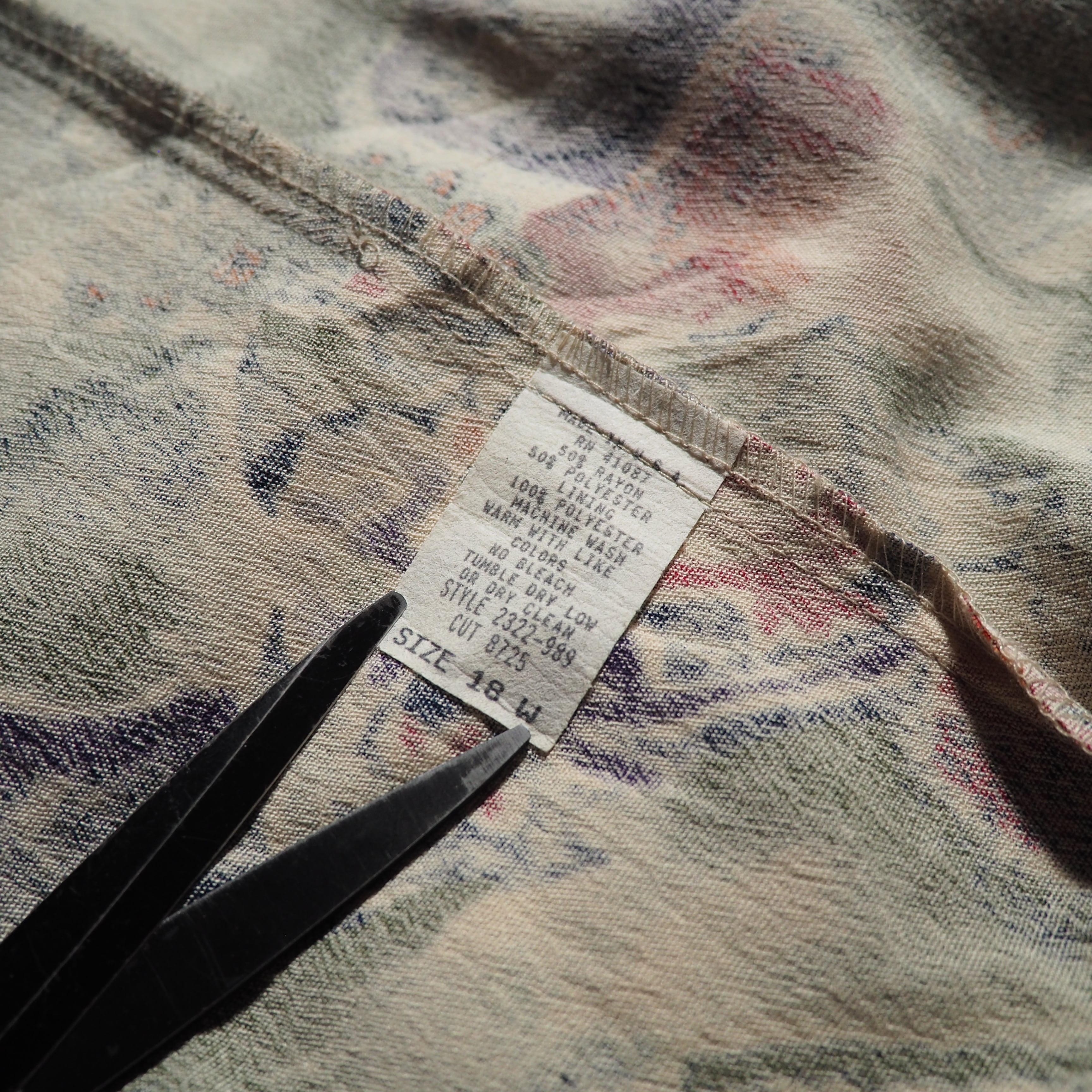 ” Made in USA ” Beautiful Botanical Flower painted vintage loose jacket