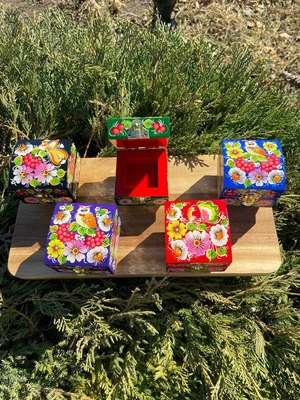 ペトリキフカ塗り　木製ジュエリーボックス（ホメンコ作）　小物入れ