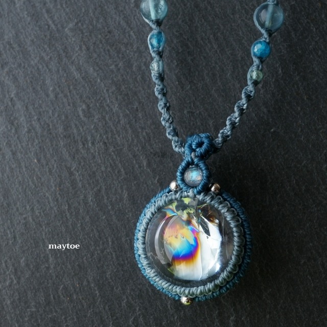 贅沢な虹の大きさ☆レインボー水晶（アイリスクォーツ）のマクラメネックレス ～波音～