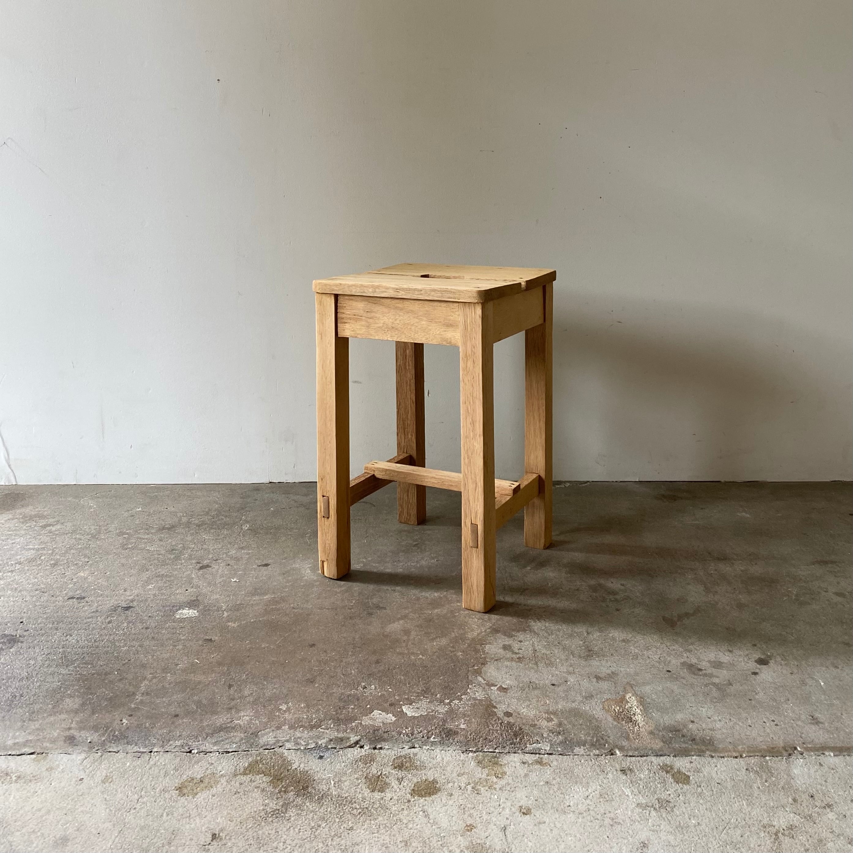 工作室の椅子　1068