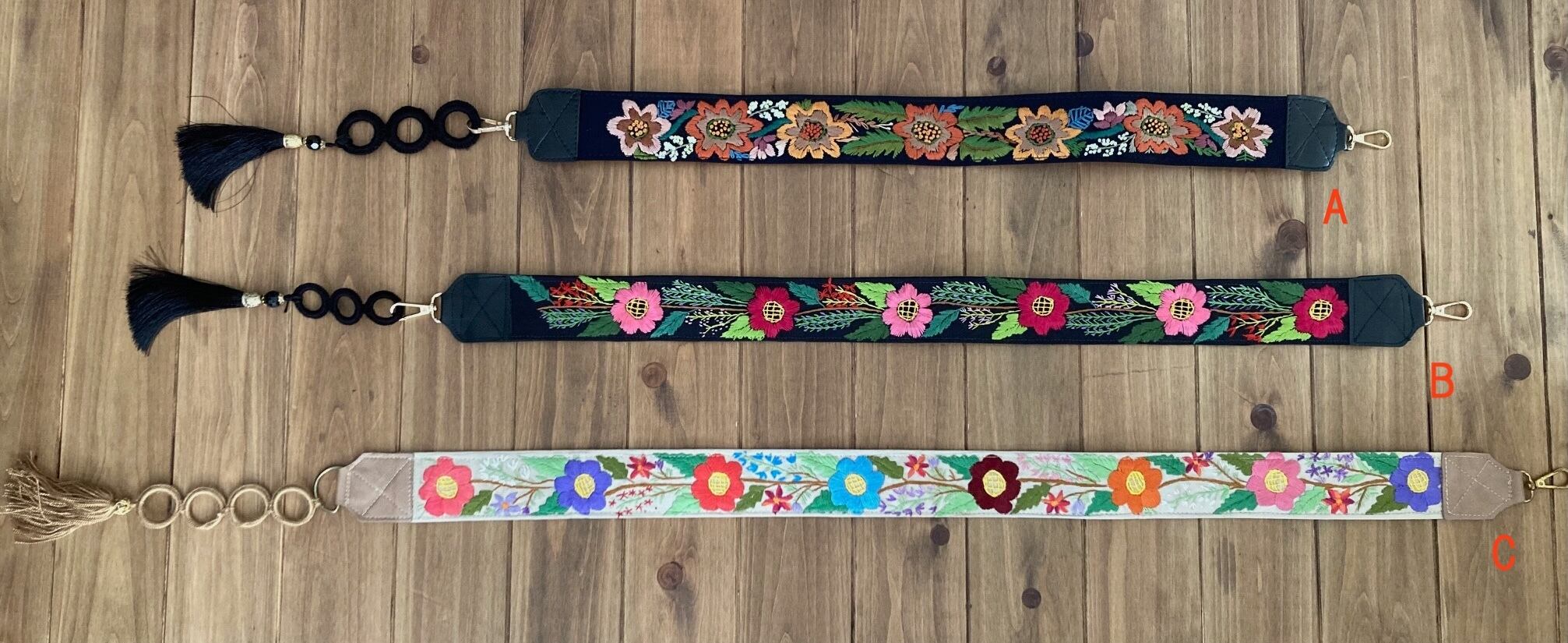 【20％オフ！　手刺繍ベルト１（お花のモチーフ）】