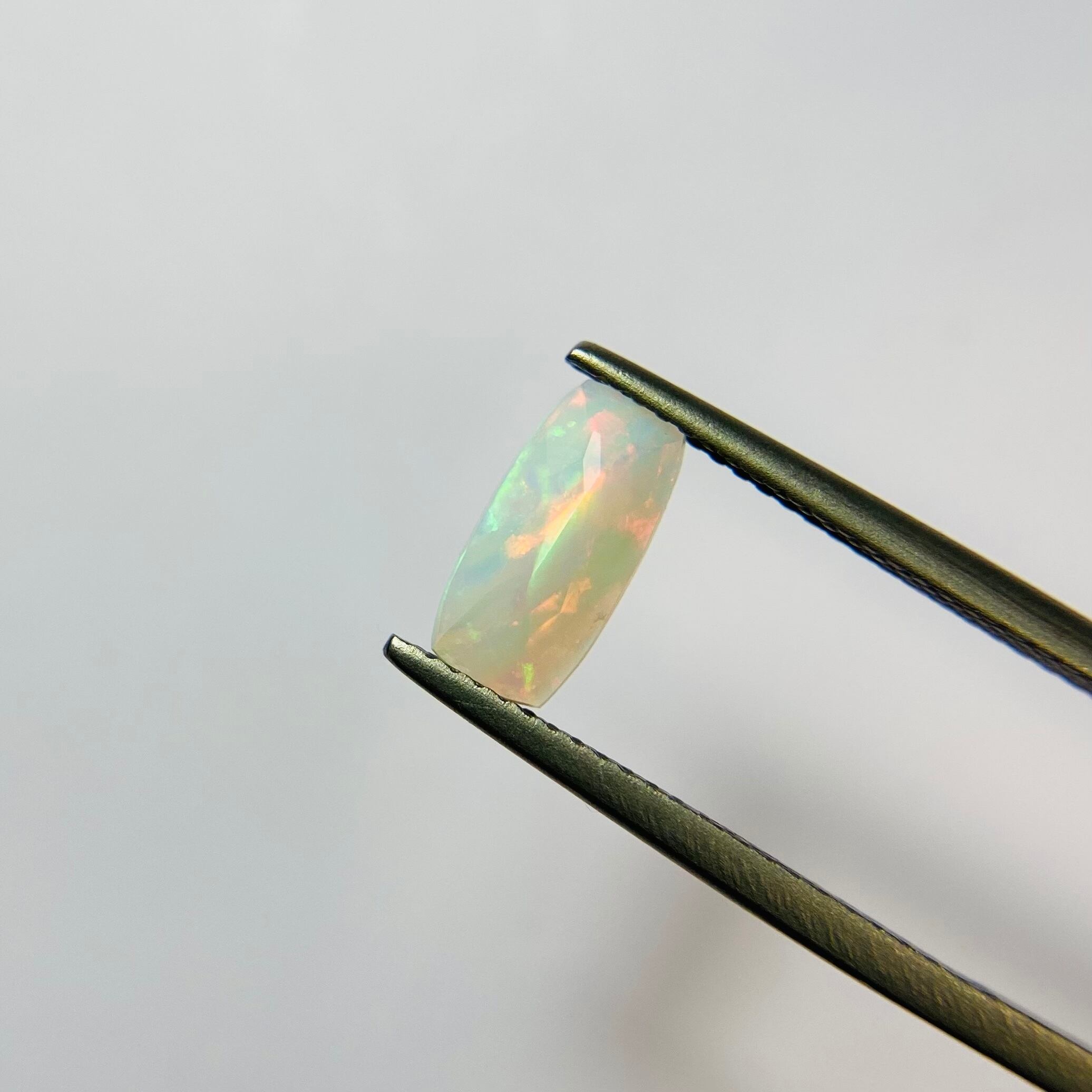 遊色美しいオパール