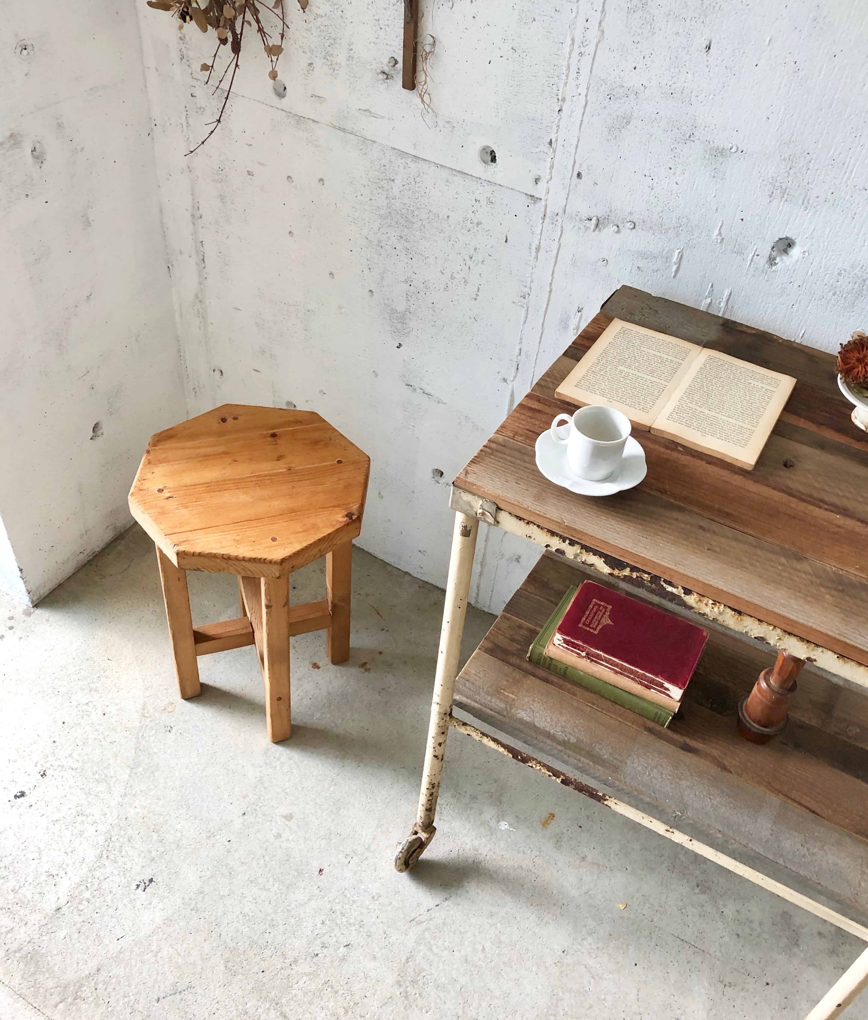 ナチュラル木味のスツール［古家具］ | giraffes craft