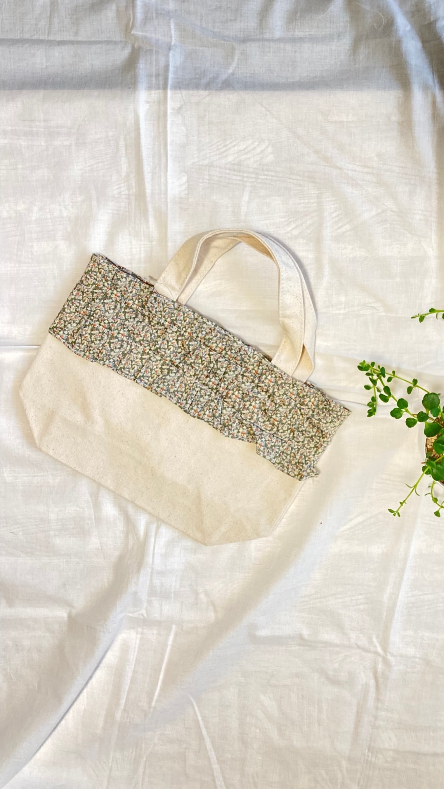 〚1点限定〛キャンバス生地&リバティフリル エコバッグ サブバッグ ランチバッグ