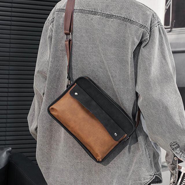 【予約販売】ショルダーバッグ メッセンジャーバッグ レザー メンズ シンプル ミニバッグ スクエア グレー ブラウン 斜め掛け こなれ感 お洒落 韓国 トレンド