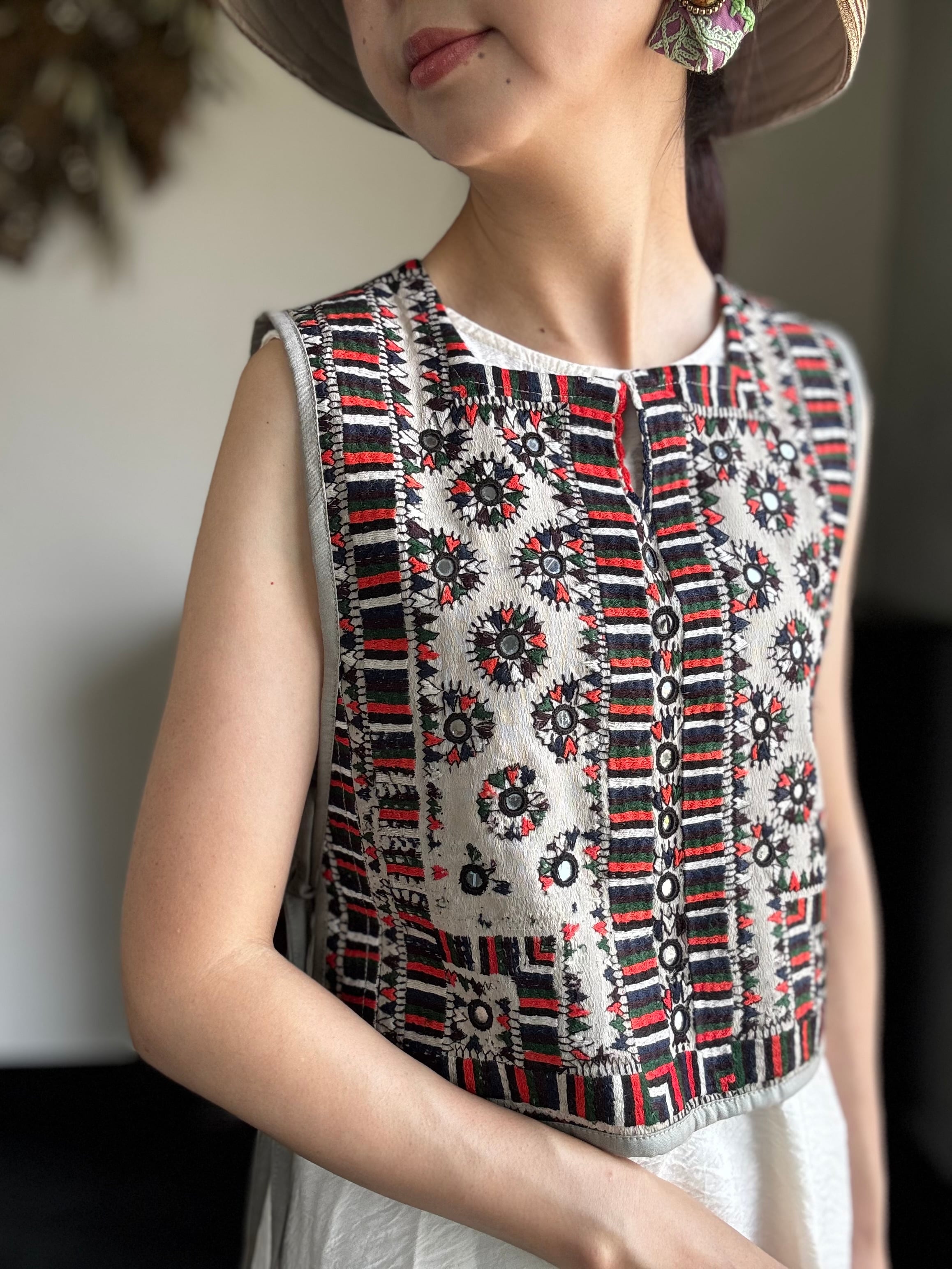 Balochito ｜ バロチ刺繍ベスト専門店