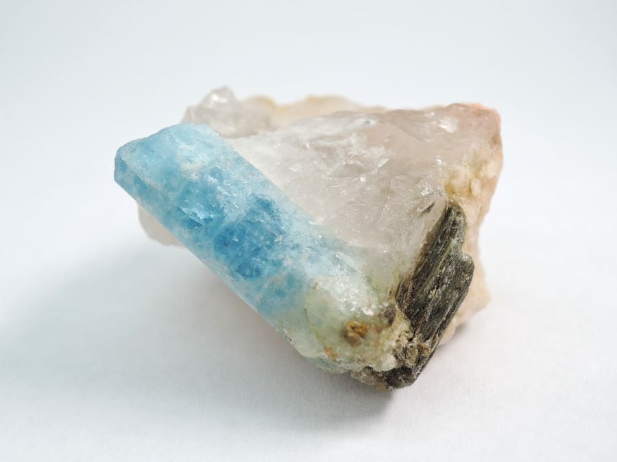 淡い母岩に映えるブルーの結晶】アクアマリン母岩付 | Gems R+(