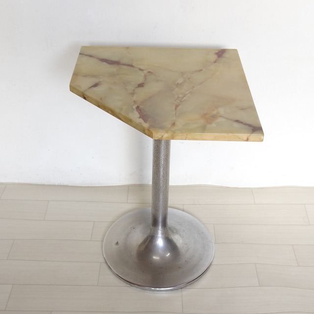 希隆堂 大理石柄のテーブル（変形タイプ）