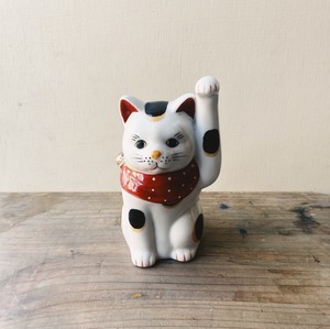古い陶器製まねき猫