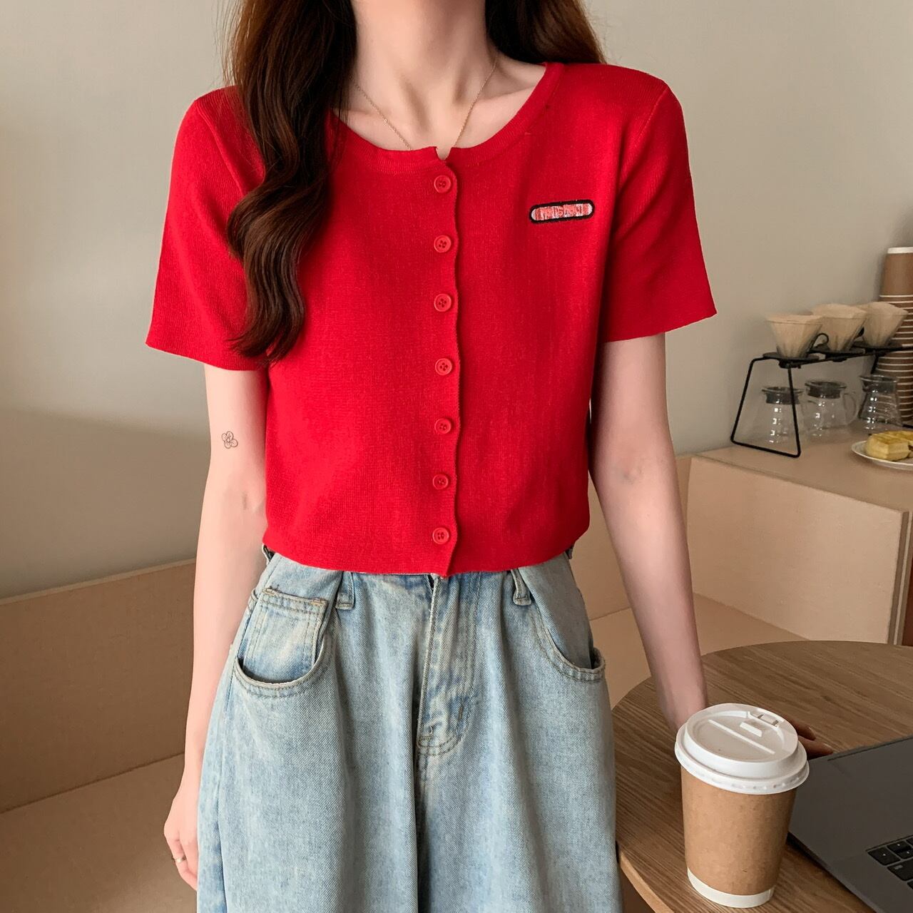 カラーニットカーディガンサマースタイルスリム薄手ラウンドネックショートトップス レッド 刺繍 夏物 Oネック クレセントシティ39087614832