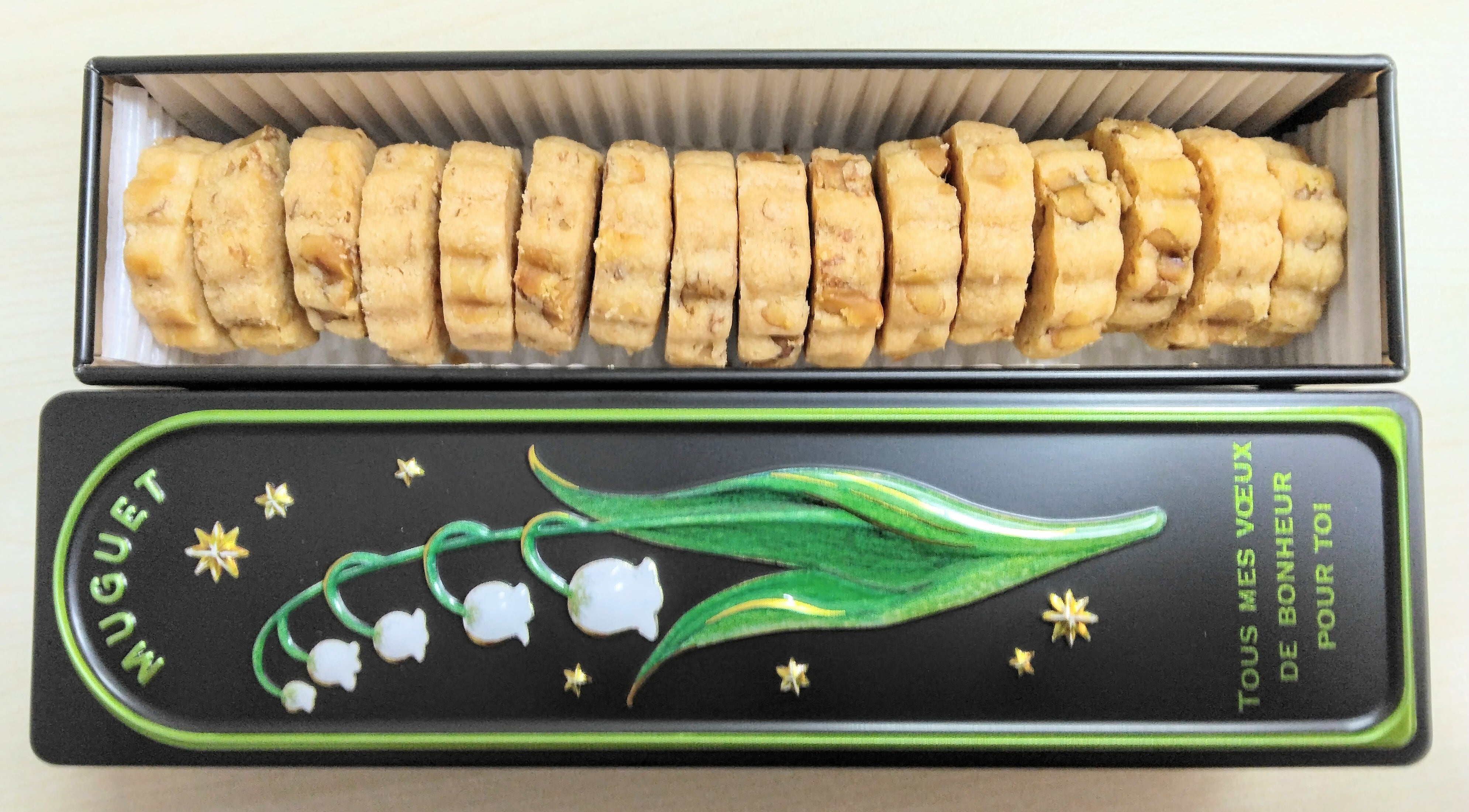 ☆カルピスバターを使用したショートブレッド缶 くるみ（お菓子の