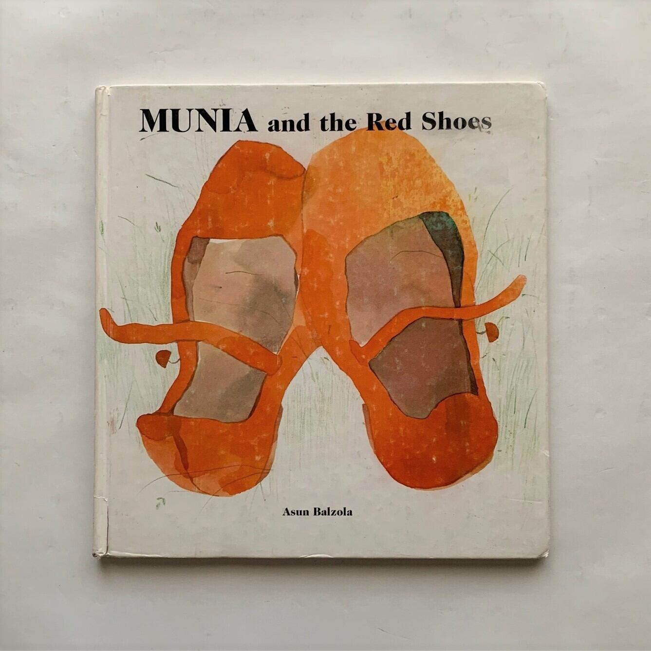 Munia and the Red Shoes   / Asun Balzola