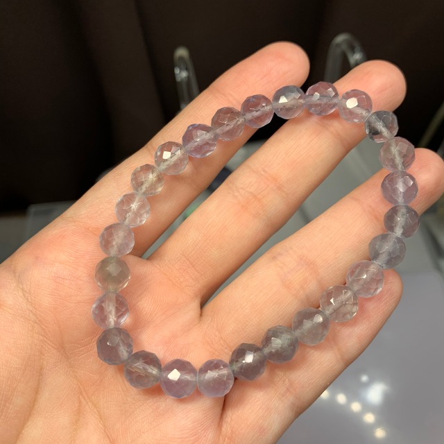 変わった色合い✩フローライトカットブレスレット