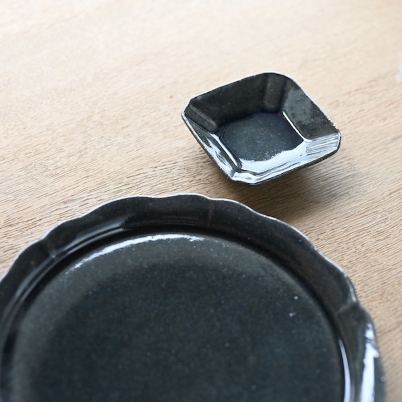 【1点のみ】たくまポタリー 7寸プレート 輪花 ブルー: 2104700000389