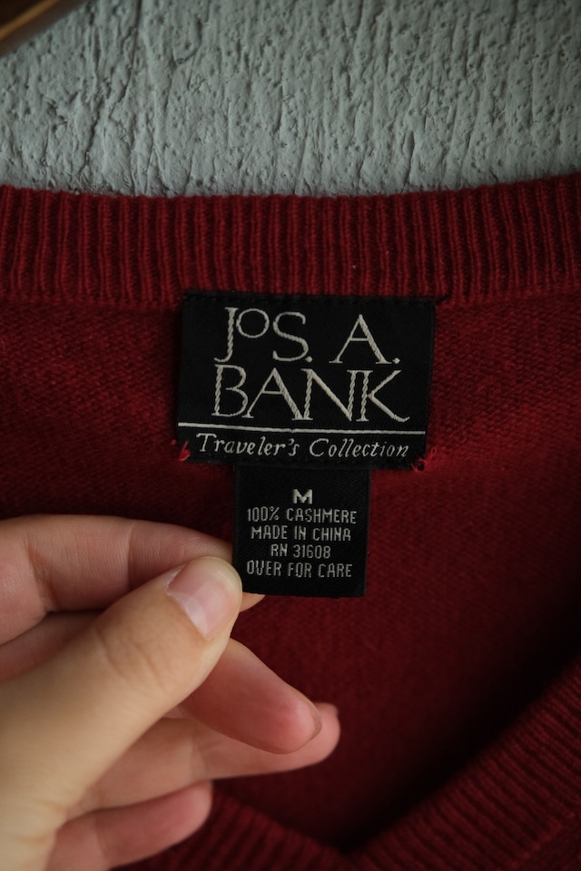 Utah/"Jos. A. Bank" v-neck cashmere sweater/red