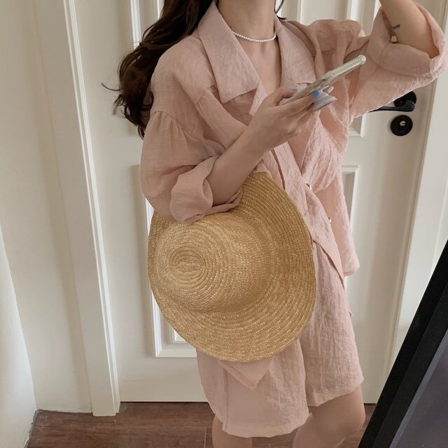 【送料無料】レディース ピンク シアー セットアップ ジャケット + ショートパンツ 透け感 大人可愛い ママコーデ ママファッション 韓国系 オルチャン 人気 トレンド 新作 20代 30代 40代 きれいめ レトロ シンプル お出かけ デート おしゃれ 通勤 通学 オフィス OL デイリー 普段着 ラフ カジュアル フェミニン シック ゆったり 体型カバー 着痩せ 着回し インスタ映え 春 夏 CO3975